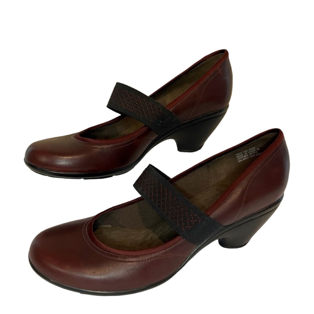 Clarks Genuine Leather Slip On Mary Janes 10M